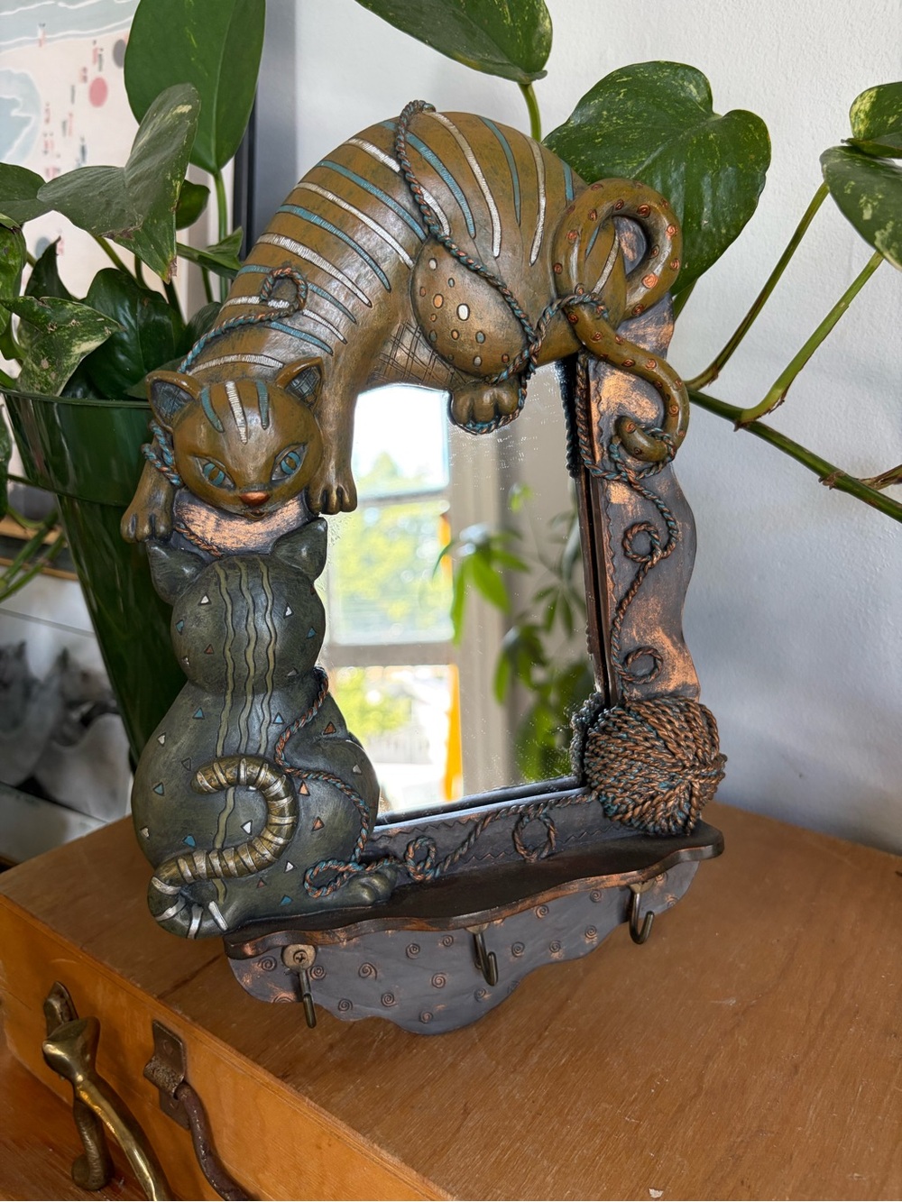 Vintage Decorative Cat Mirror with Hooks